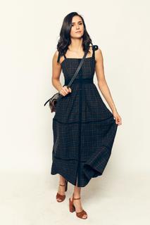 Nina Dobrev feet photo thumbnail