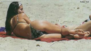 Courteney Cox feet photo thumbnail