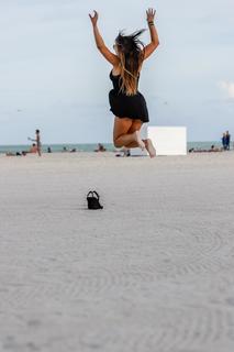 Claudia Romani feet photo thumbnail