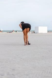 Claudia Romani feet photo thumbnail