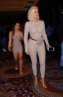 Khloé Kardashian feet photo thumbnail
