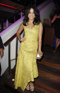 Vanessa Hudgens feet photo thumbnail