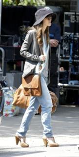 Keira Knightley feet photo thumbnail