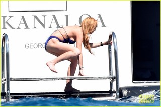 Lindsay Lohan feet photo thumbnail