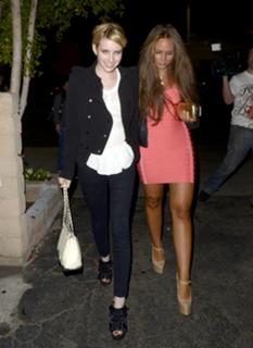 Emma Roberts feet photo thumbnail