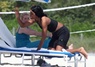 Kelly Rowland feet photo thumbnail