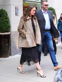 Keira Knightley feet photo thumbnail