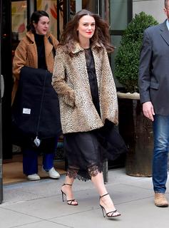 Keira Knightley feet photo thumbnail