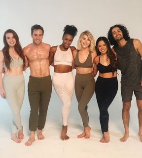 Julianne Hough feet photo thumbnail