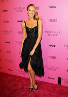 Candice Swanepoel feet photo thumbnail