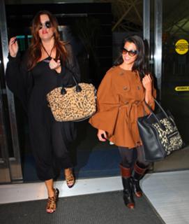Khloé Kardashian feet photo thumbnail