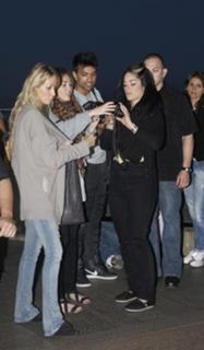 Miley Cyrus feet photo thumbnail
