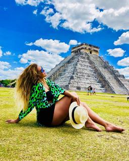 Lívia Andrade feet photo thumbnail