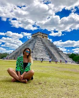 Lívia Andrade feet photo thumbnail