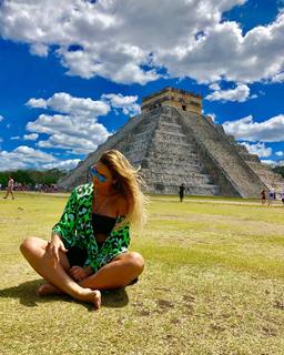 Lívia Andrade feet photo thumbnail