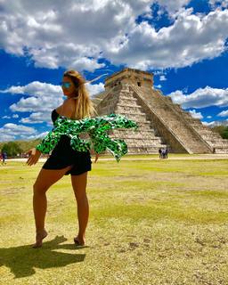 Lívia Andrade feet photo thumbnail