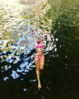 Lívia Andrade feet photo thumbnail