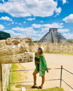 Lívia Andrade feet photo thumbnail