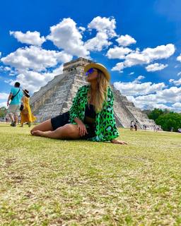 Lívia Andrade feet photo thumbnail