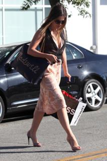 Sophia Bush feet photo thumbnail