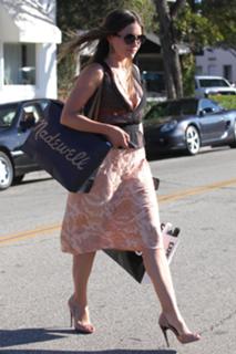 Sophia Bush feet photo thumbnail