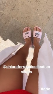 Chiara Ferragni feet photo thumbnail