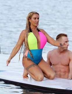 Katie Price feet photo thumbnail