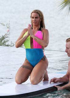 Katie Price feet photo thumbnail