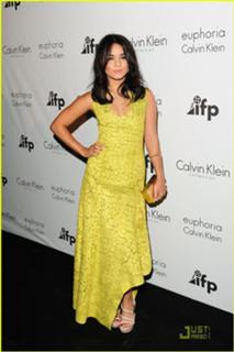 Vanessa Hudgens feet photo thumbnail
