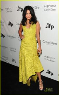 Vanessa Hudgens feet photo thumbnail