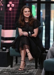Keira Knightley feet photo thumbnail