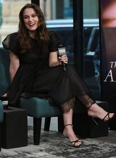 Keira Knightley feet photo thumbnail