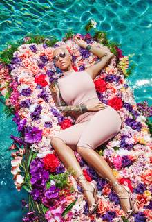 Amber Rose feet photo thumbnail