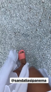 Anitta feet photo thumbnail
