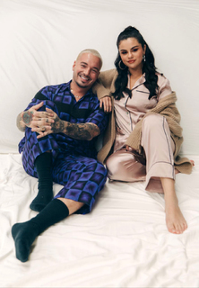 Selena Gomez feet photo thumbnail