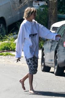Cara Delevingne feet photo thumbnail