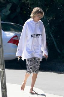 Cara Delevingne feet photo thumbnail
