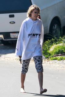 Cara Delevingne feet photo thumbnail