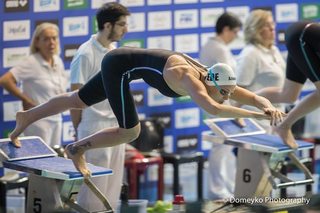 Federica Pellegrini feet photo thumbnail
