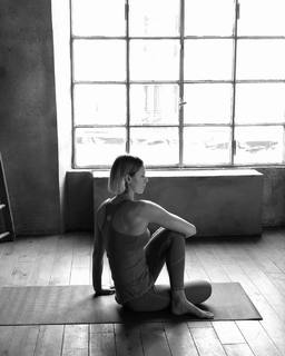Federica Pellegrini feet photo thumbnail