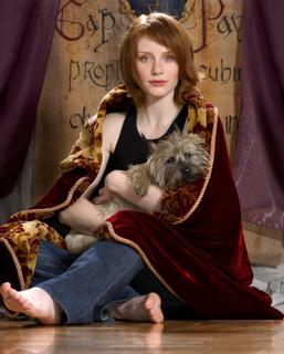Bryce Dallas Howard feet photo thumbnail