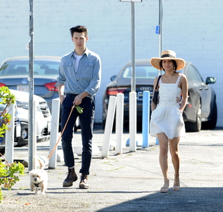 Vanessa Hudgens feet photo thumbnail