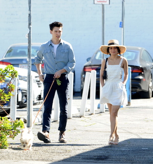 Vanessa Hudgens feet photo thumbnail