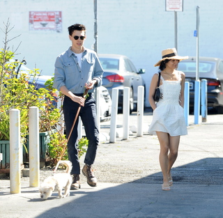 Vanessa Hudgens feet photo thumbnail