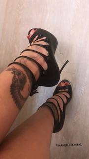 Melissa Satta feet photo thumbnail