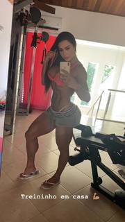 Gracyanne Barbosa feet photo thumbnail
