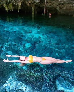 Lívia Andrade feet photo thumbnail