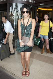 Vanessa Hudgens feet photo thumbnail