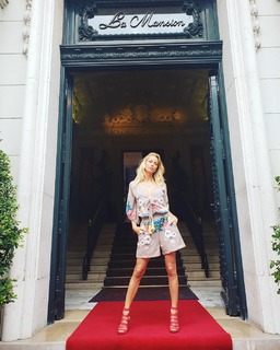 Nicole Neumann feet photo thumbnail