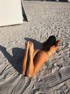 Claudia Romani feet photo thumbnail